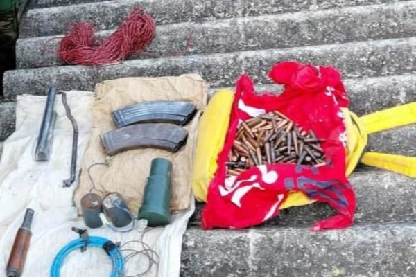 யாழ் பல்கலைக்கழகத்தில் ஆயுதங்கள்; பொலிஸாரின் கண்டு பிடிப்பு | Police Find Weapons At Jaffna University யாழ் பல்கலைக்கழகத்தில் ஆயுதங்கள்; பொலிஸாரின் கண்டு பிடிப்பு | Police Find Weapons At Jaffna University