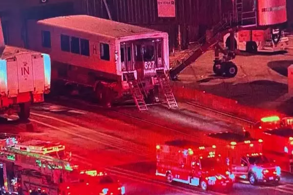 அமெரிக்க விமான நிலையத்தில் நடந்த அசம்பாவிதம் ; பல பயணிகள் படுகாயம் | Accident At U S Airport Many Passengers Hurt