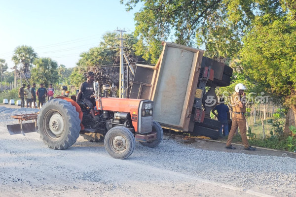 இயக்கச்சியில் கோர விபத்து!மூவர் படுகாயம் | Accident In Kilinochchi 3 Injerd