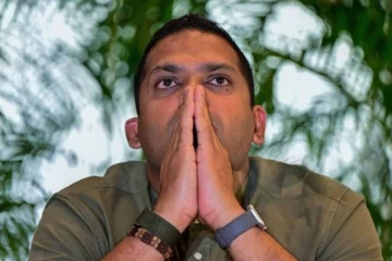 හරීන්ට දුරකථනයෙන් තර්ජනය කරපු උගන්ඩා කුමාරයා කවුද?