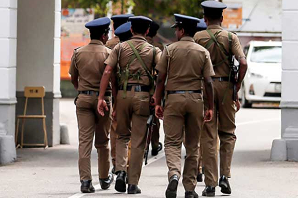 பாடசாலையிலிருந்த இரண்டு மாணவிகளை காணவில்லை | Two Students From The School Are Missing