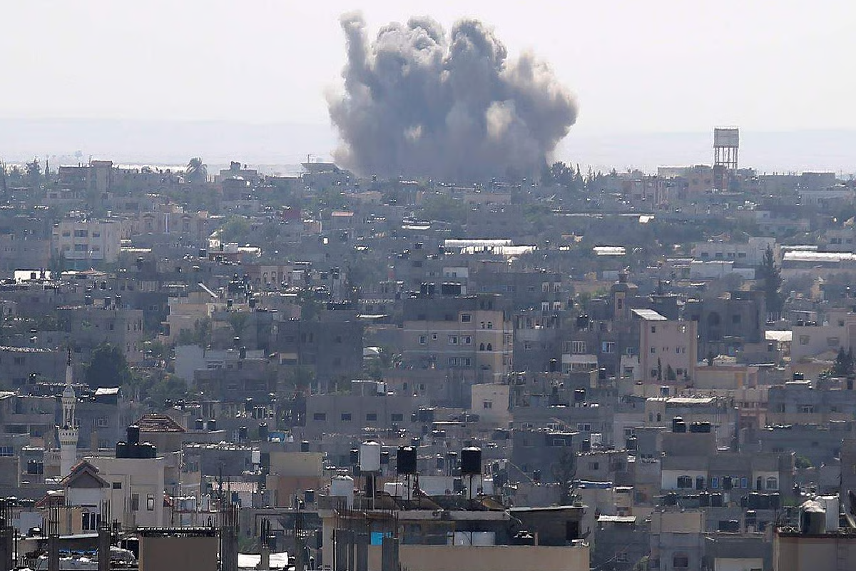 நள்ளிரவில் காஸா மீது இஸ்ரேல் வான்வழித் தாக்குதல்; 9 பேர் பலி | Israel Carries Out Airstrikes On Gaza At Midnight
