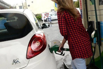 தீவிரமடைந்துள்ள போர் பதற்றம்! - பிரித்தானியாவில் எரிபொருள் விலை சடுதியாக உயர்வு