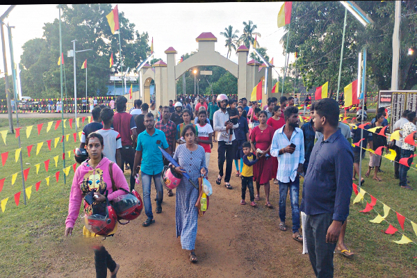 கிளிநொச்சி மாவீரர் துயிலுமில்லத்தில் அணிதிரண்ட மக்கள்! | People Gathered In Kilinochchi Hero Thuilumillam