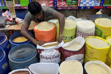 அரிசியை அதிக விலைக்கு விற்பனைய செய்வோருக்கு எதிராக சட்ட நடவடிக்கை