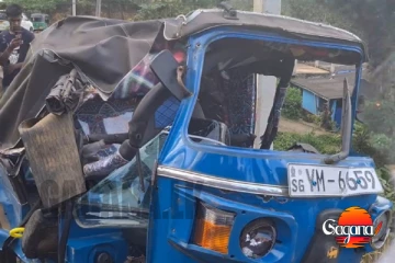 තෙල් බවුසරේකට ත්‍රීරෝද රථයක් හැප්පිලා - ඇතුලේ හිටපු කිරිසප්පයට දරුණු තුවාල