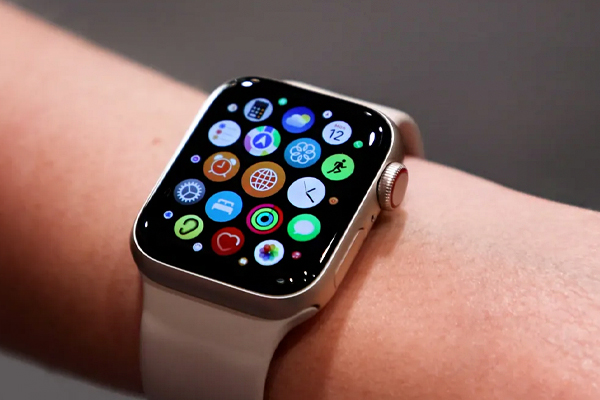 உயிரைக் காப்பாற்றிய ஸ்மார்ட் வொட்ச்! | A Smart Watch That Saved Life