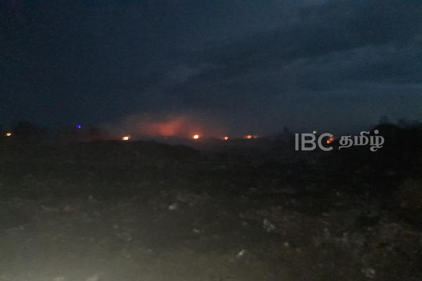 மன்னாரில் பற்றியெரியும் குப்பைமேடு : மக்கள் கடும் பாதிப்பு | Burning Garbage Dump In Mannar