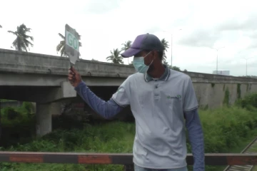 பயனை பாராமல் பணியாற்றும் இலங்கை குடிமகன் (Video)