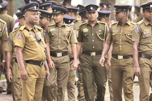 வேலை தருவதாக ஹோட்டலில் நேர்காணல் நடத்திக் கொண்டிருந்த நபர் கைது | Interview For Foreign Job Man And Women Arrested