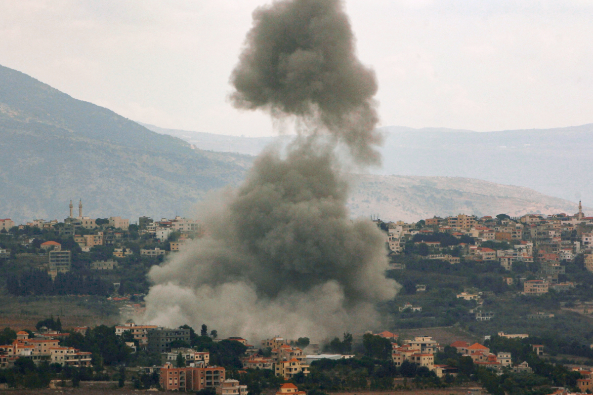 லெபனான் மீது இஸ்ரேல் குண்டு மழை; பலர் உயிரிழப்பு | Israel Bombs Lebanon Many Killed லெபனான் மீது இஸ்ரேல் குண்டு மழை; பலர் உயிரிழப்பு | Israel Bombs Lebanon Many Killed