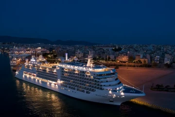 கொழும்பு துறைமுகத்தை வந்தடைந்த சொகுசு கப்பல்!