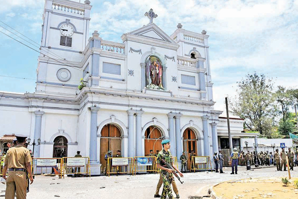 கொச்சிக்கடை புனித அந்தோனியார் ஆலயத்துள் நுழைய முயன்றவர் கைது | St Anthony S Church Was Arrested Person