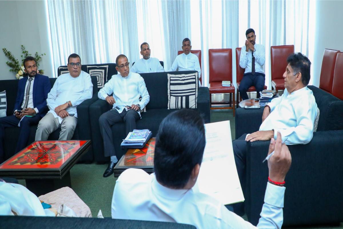 மத்திய கிழக்கு போர்: 10 இலட்சம் இலங்கையர்களின் பாதுகாப்பு தொடர்பில் தீவிர ஆலோசனை | Emergency Meeting On Sri Lankans Working Abroad