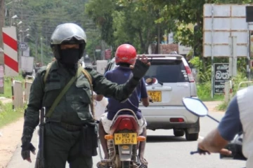 முல்லைத்தீவு நகரை நோக்கி படையெடுக்கும் மக்கள்