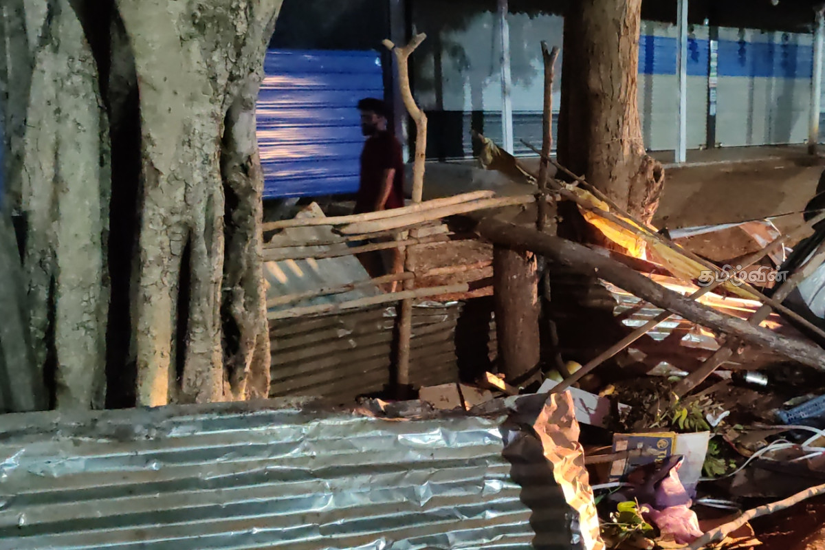 வவுனியாவில் சோளம் வாங்கச் சென்றவருக்கு நேர்ந்த சோகம் | Accident At Salambaikulam In Vavuniya One Dead வவுனியாவில் சோளம் வாங்கச் சென்றவருக்கு நேர்ந்த சோகம் | Accident At Salambaikulam In Vavuniya One Dead