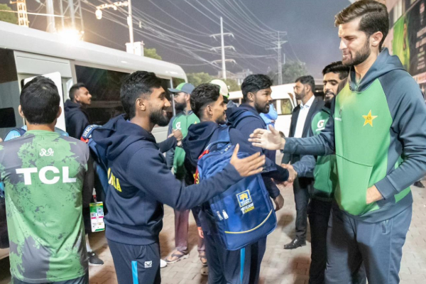 බෝම්බ බිය නොකතා ශ්‍රී ලංකාව පළමුව පන්දු රැකීමට තීරණය | Pakistan Vs Sri Lanka 2Nd Odi At Rawalpindi