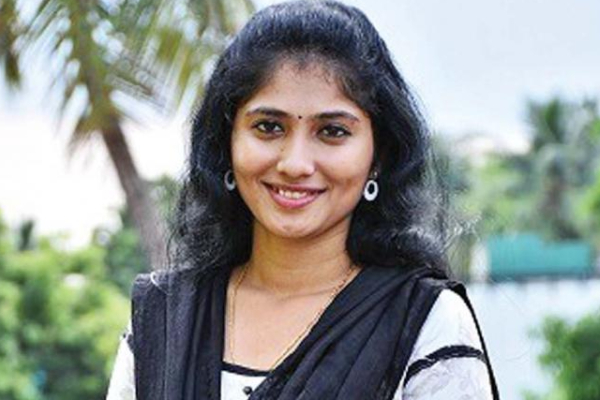 பிக் பாஸ் நடிகை ஜூலிக்கு திருமணம்.. மாப்பிள்ளை யார் தெரியுமா? புகைப்படம் இதோ | Bigg Boss Julie Engagement Photos பிக் பாஸ் நடிகை ஜூலிக்கு திருமணம்.. மாப்பிள்ளை யார் தெரியுமா? புகைப்படம் இதோ | Bigg Boss Julie Engagement Photos