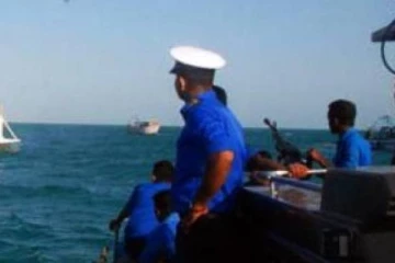 யாழ்ப்பாணத்தில் இரு கடற்படையினர் அதிரடி கைது! சிக்கிய மர்மபொருள்