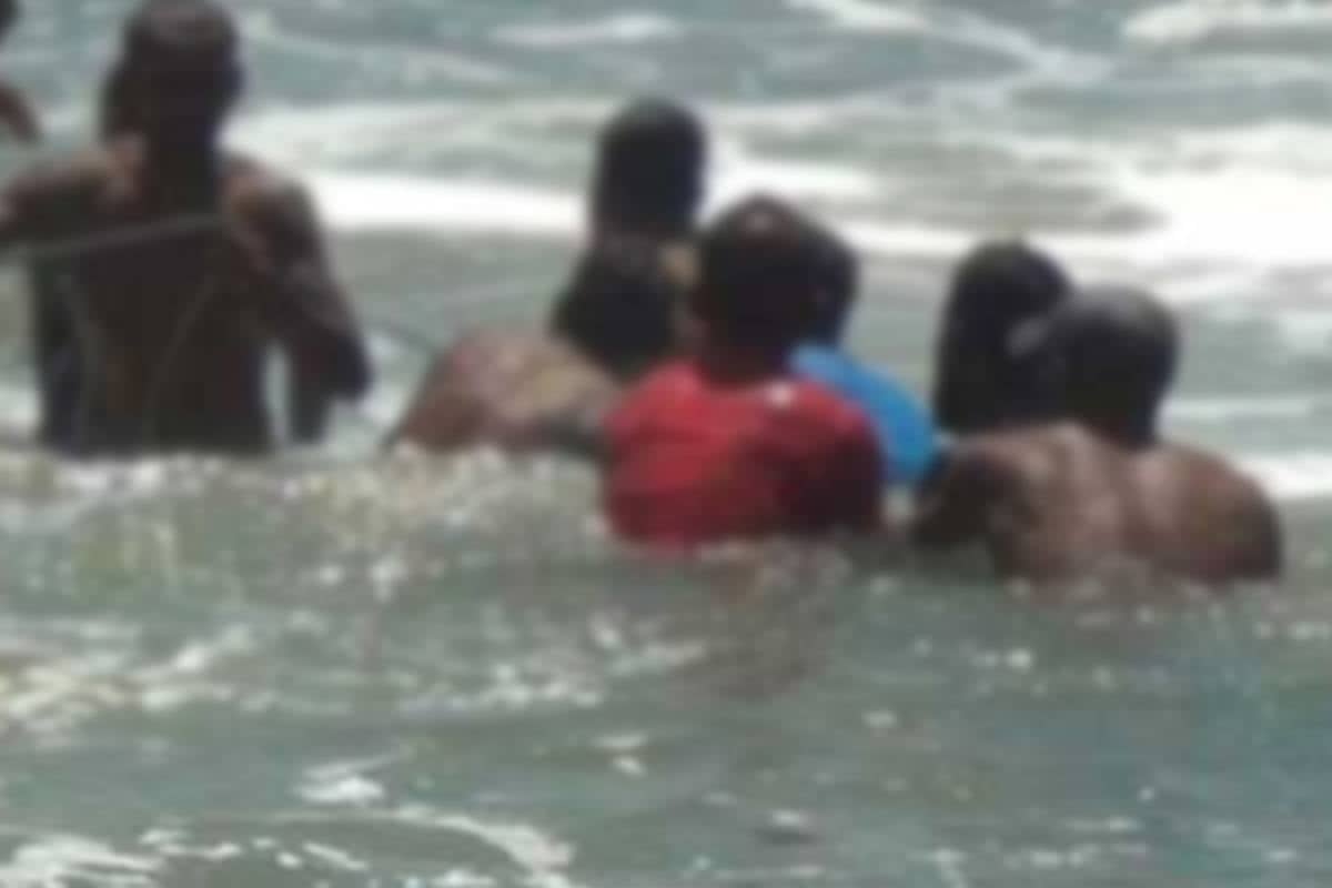நீரில் மூழ்கி ஒரே குடும்பத்தை சேர்ந்த அக்கா, தம்பி பலி - படுகாயமடைந்த நிலையில் தந்தை | 2 Kids Drown And Dead நீரில் மூழ்கி ஒரே குடும்பத்தை சேர்ந்த அக்கா, தம்பி பலி - படுகாயமடைந்த நிலையில் தந்தை | 2 Kids Drown And Dead