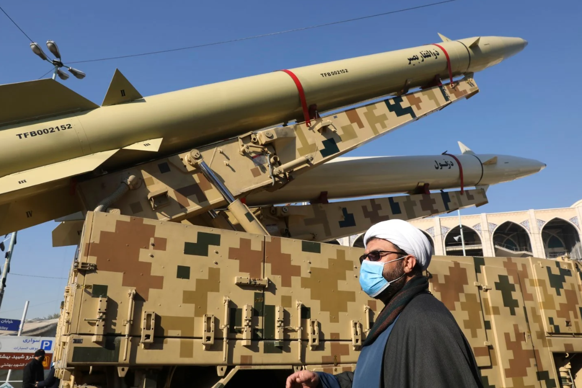 அதிகரிக்கும் பதற்றம் ; ஈரான் ஏவிய 15 ட்ரோன் மற்றும் 7 ஏவுகணைகளை தகர்த்த UAE | Uae Shoots Down Drones Missiles Iran