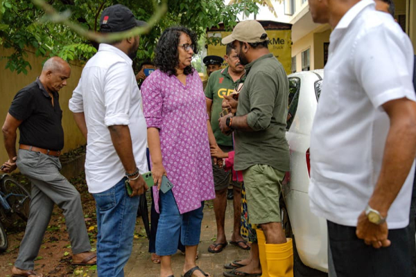 வெள்ளத்தால் பாதிக்கப்பட்ட மக்களை பார்வையிட சென்ற பிரதமர் | Harini Amarasuriya Visit Kaduwela