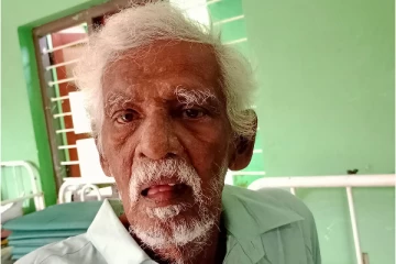 வைத்தியசாலையில் அனுமதிக்கப்பட்ட சிங்களம் பேசும் வயோதிபர் - உதவி கோரும் வைத்தியர்கள்(படங்கள்)