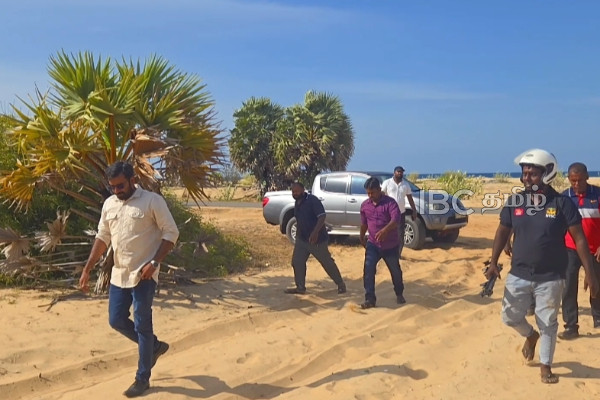 யாழில் சட்ட விரோதமாக மண் அகழ்வு: களத்திற்கு இளங்குமரன் எம்.பி அதிரடி விஜயம் | Mp Ilangkumaran Raids Illegal Sand Mining Jaffna