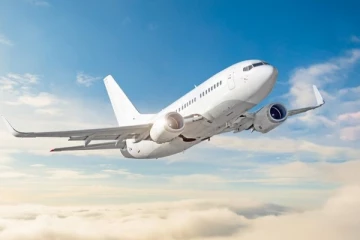 நடுவானில் பற்றிய தீயால் அவசரமாக தரையிறக்கப்பட்ட விமானம்!