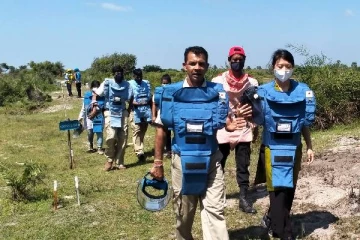 கண்ணிவெடி அகற்றும் பணிகளை பார்வையிட்டுள்ள ஜப்பானிய தூதரக அதிகாரிகள் (PHOTOS)