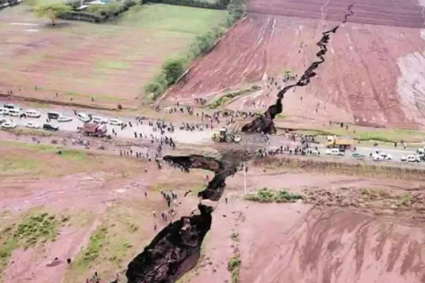இரண்டாக உடையும் ஆபிரிக்கா - உருவாகும் புது கடல்..! | Africa Is Splitting Two Continent New Ocean Formed இரண்டாக உடையும் ஆபிரிக்கா - உருவாகும் புது கடல்..! | Africa Is Splitting Two Continent New Ocean Formed