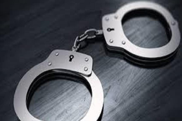 சுற்றுலா விடுதியில் சிக்கிய இளம் ஜோடிகள்; வத்தளையில் பதிவாகிய சம்பவம் | Couples Involved In Indecent Acts Were Arrested