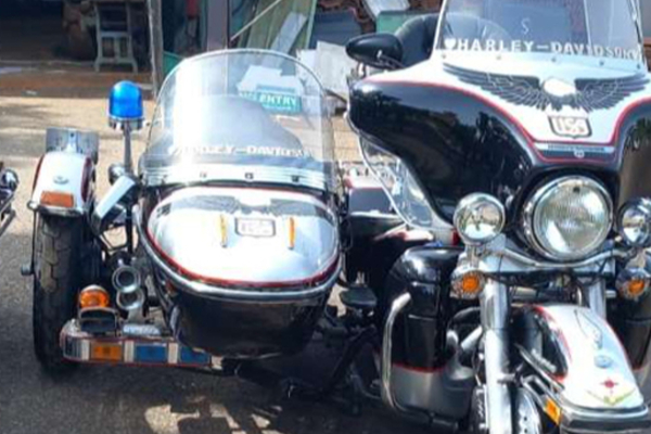 மோட்டார் சைக்கிள்களை மறைத்து வைத்திருந்த பறவைகள் பூங்கா உரிமையாளர் கைது | Bird Park Owner Arrested For Hiding Motorcycles