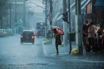 அடுத்த 3 மணி நேரத்திற்கு வெளுத்து வாங்கப்போகும் மழை - எங்கெல்லாம் தெரியுமா?