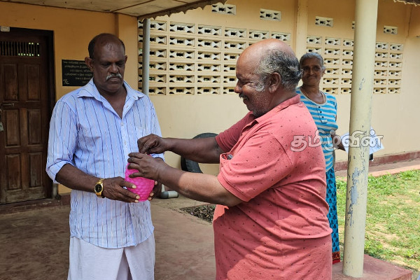 இந்திய இழுவைப் படகுகள் அட்டகாசம்: பேச்சுவார்த்தைக்கு இந்தியா செல்வதற்கு உண்டியல் குலுக்கல்(Video) | Indian Trawlers Illegal Fishing Srilanka