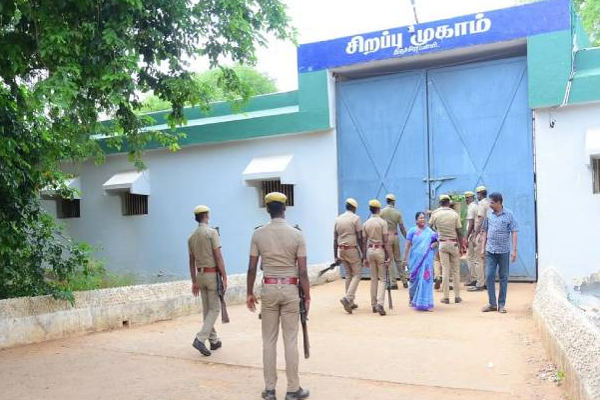 திருச்சி சிறப்பு முகாமில் கைதான 8 இலங்கையர்கள் தொடர்பில் வெளியான அதிர்ச்சி தகவல் | 8 Sri Lankans Arrested In Trichy Drugs Weapons