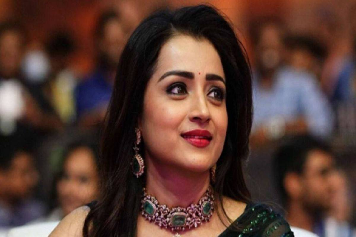 மே 4-க்கு முன்பே கேக் வெட்டி கொண்டாட்டத்தில் த்ரிஷா - வைரல் புகைப்படம் | Actor Trisha Early Celebrate Birthday What Happend