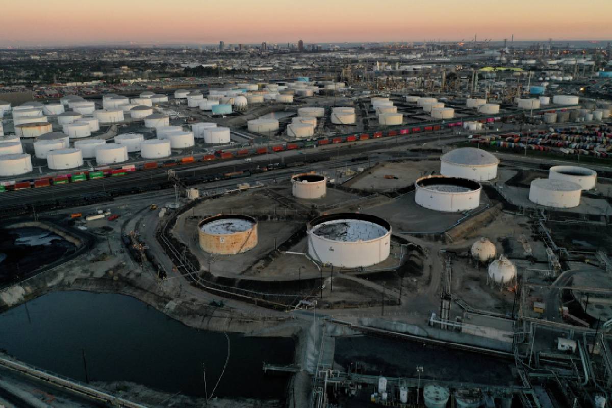 டீசல் தட்டுப்பாடு 2027-ஆம் ஆண்டு வரையிலும் நீடிக்கக்கூடும்: IEA அறிக்கை | Diesel Shortages Could Persist டீசல் தட்டுப்பாடு 2027-ஆம் ஆண்டு வரையிலும் நீடிக்கக்கூடும்: IEA அறிக்கை | Diesel Shortages Could Persist