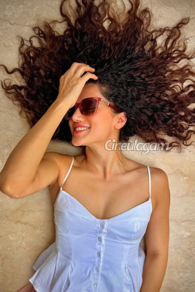 எல்லா இயக்குனரும் அதை தான் கேட்கிறார்கள்.. நடிகை டாப்ஸி சொன்ன ஷாக்கிங் விஷயம் | Taapsee Pannu Troubles She Faced Due To Curly Hair