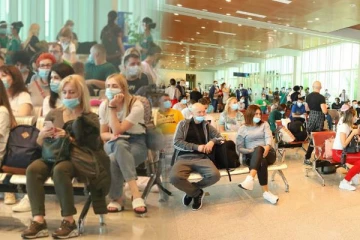 இலங்கையில் ஒரே இடத்தில் தங்கியுள்ள ரஷ்ய உக்ரைன் பிரஜைகள்!  தீவிர கண்காணிப்பில் பொலிஸார்