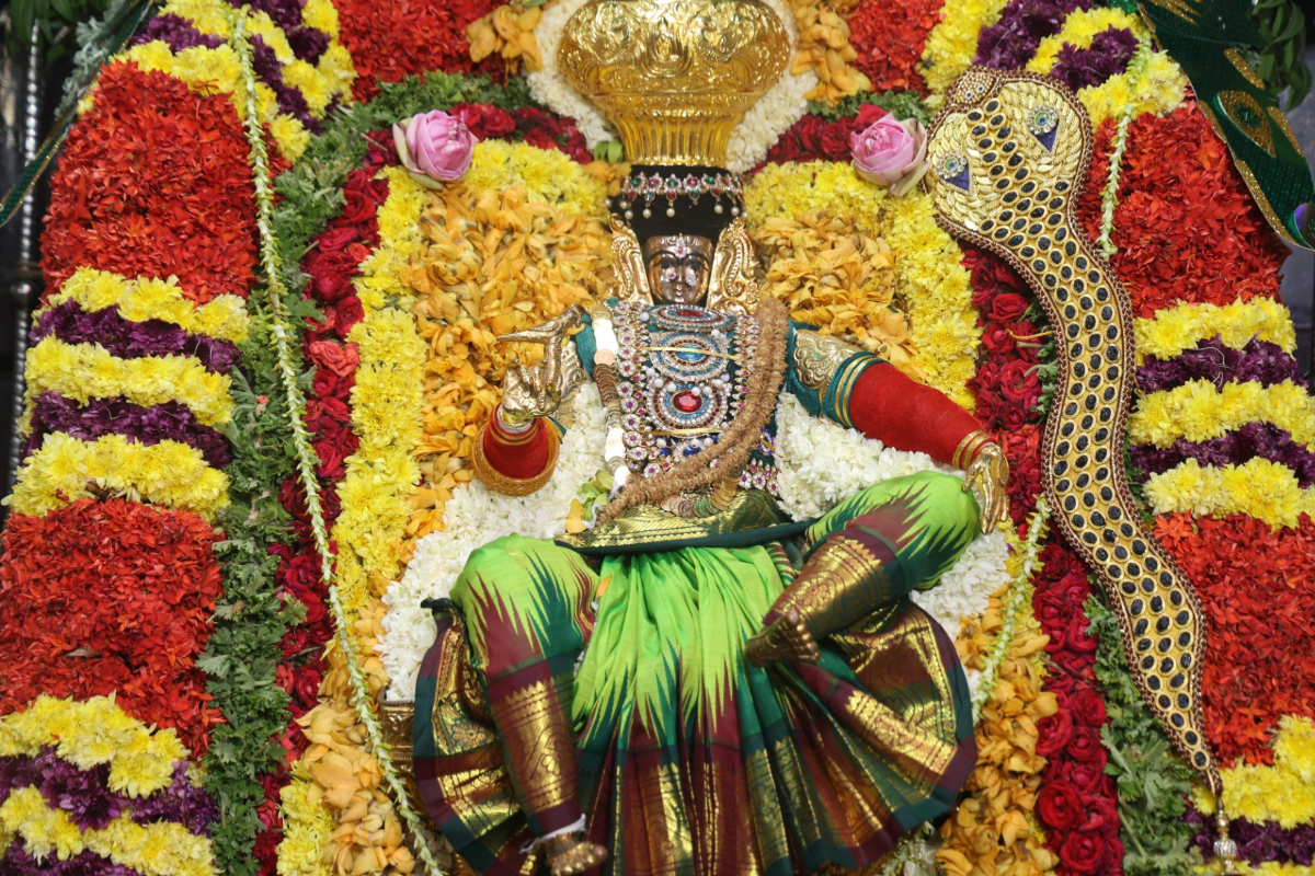 2026: ஆடி முதல் வெள்ளி அன்று குலதெய்வம் அருளும் பெற செய்யவேண்டிய வழிபாடு | 2026 July 17 Aadi First Worship And Benefits 2026: ஆடி முதல் வெள்ளி அன்று குலதெய்வம் அருளும் பெற செய்யவேண்டிய வழிபாடு | 2026 July 17 Aadi First Worship And Benefits