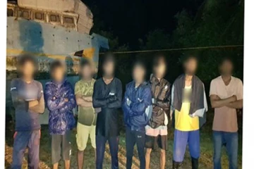 கிழக்கு கடற்பரப்பில் சட்டவிரோதமாக மீன்பிடியில் ஈடுபட்ட 12 பேருக்கு நேர்ந்த கதி!