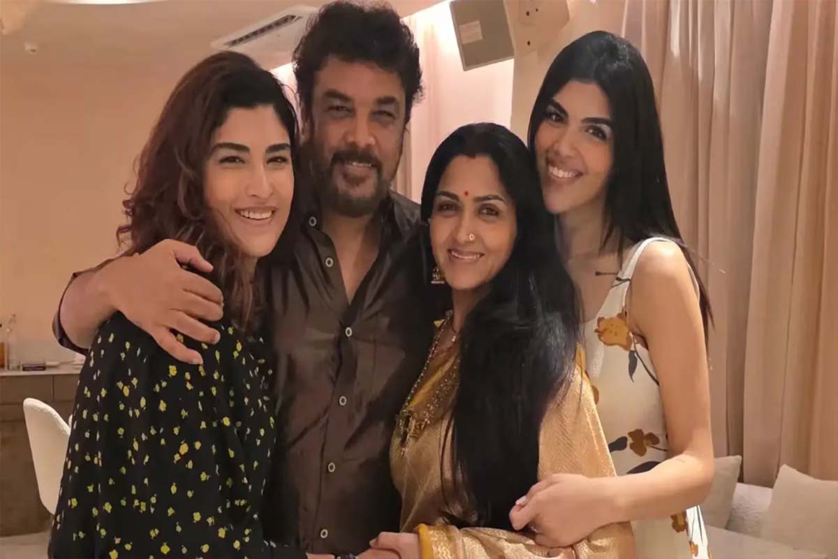இனியும் பொறுக்க முடியாது.... தலையில் ஏறி மிதித்து விடுவார்கள்! மகளுக்காக கொந்தளித்த குஷ்பு | Khushbu Sundar Defends Family Against Trolls