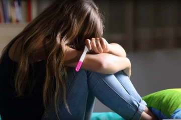 9 ஆம் வகுப்பு மாணவிக்கு பிறந்த குழந்தை - சிக்கிய 10 ஆம் வகுப்பு மாணவன்