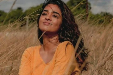 கவர்ச்சிக்கு மாறிய காயத்ரி... வைரலாகும் புகைப்படம்