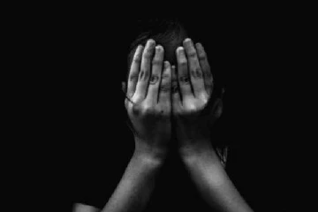 கத்தியை காட்டி மிரட்டி 12 வயது சிறுமிக்கு பாலியல் தொல்லை : திருத்தணியில் பரபரப்பு