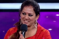 பிக்பாஸ் அர்ச்சனாவை அப்படி ஒரு முத்தம் கொடுத்து வரவேற்ற கணவர்