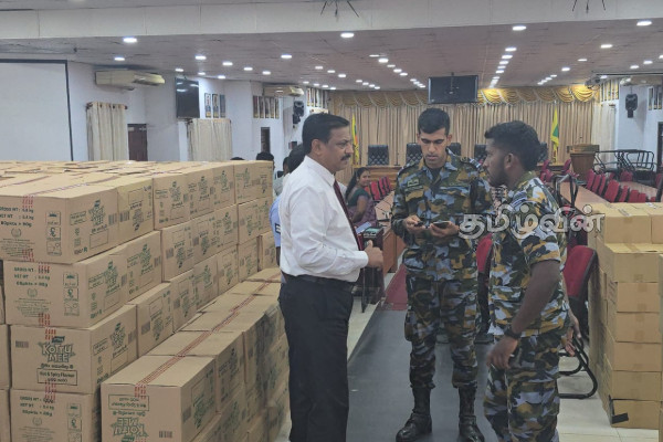 அமெரிக்க விமானத்தில் வந்த பொருட்கள் யாழ்.மாவட்ட அரச அதிபரிடம்... | American Flight Handed Jaffna District Governor அமெரிக்க விமானத்தில் வந்த பொருட்கள் யாழ்.மாவட்ட அரச அதிபரிடம்... | American Flight Handed Jaffna District Governor