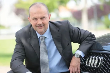 10,000 அடி உயர மலையில் இருந்து விழுந்து Audi இத்தாலி தலைவர் பலி