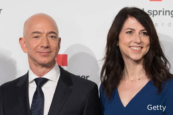 ஒரே ஆண்டில் 7.2 பில்லியன் டொலர் நன்கொடை வழங்கிய பெண் - யார் தெரியுமா? | Who Is Mackenzie Scott Donated 7 2 Billion In 2025